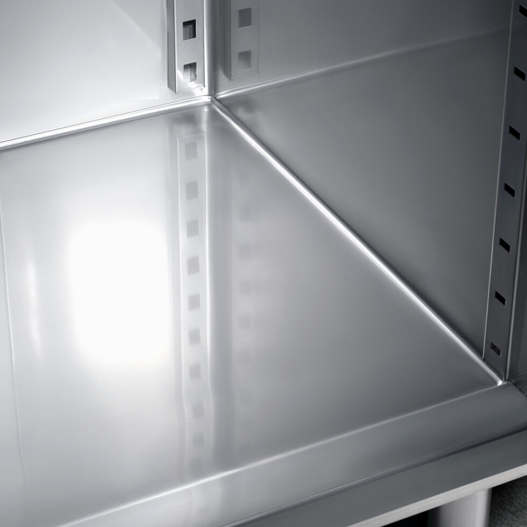 Inside base view of Everlasting RPE1790 Reach-In Retarder Prover with Solid Door refrigerating unit for bakeries around Australia